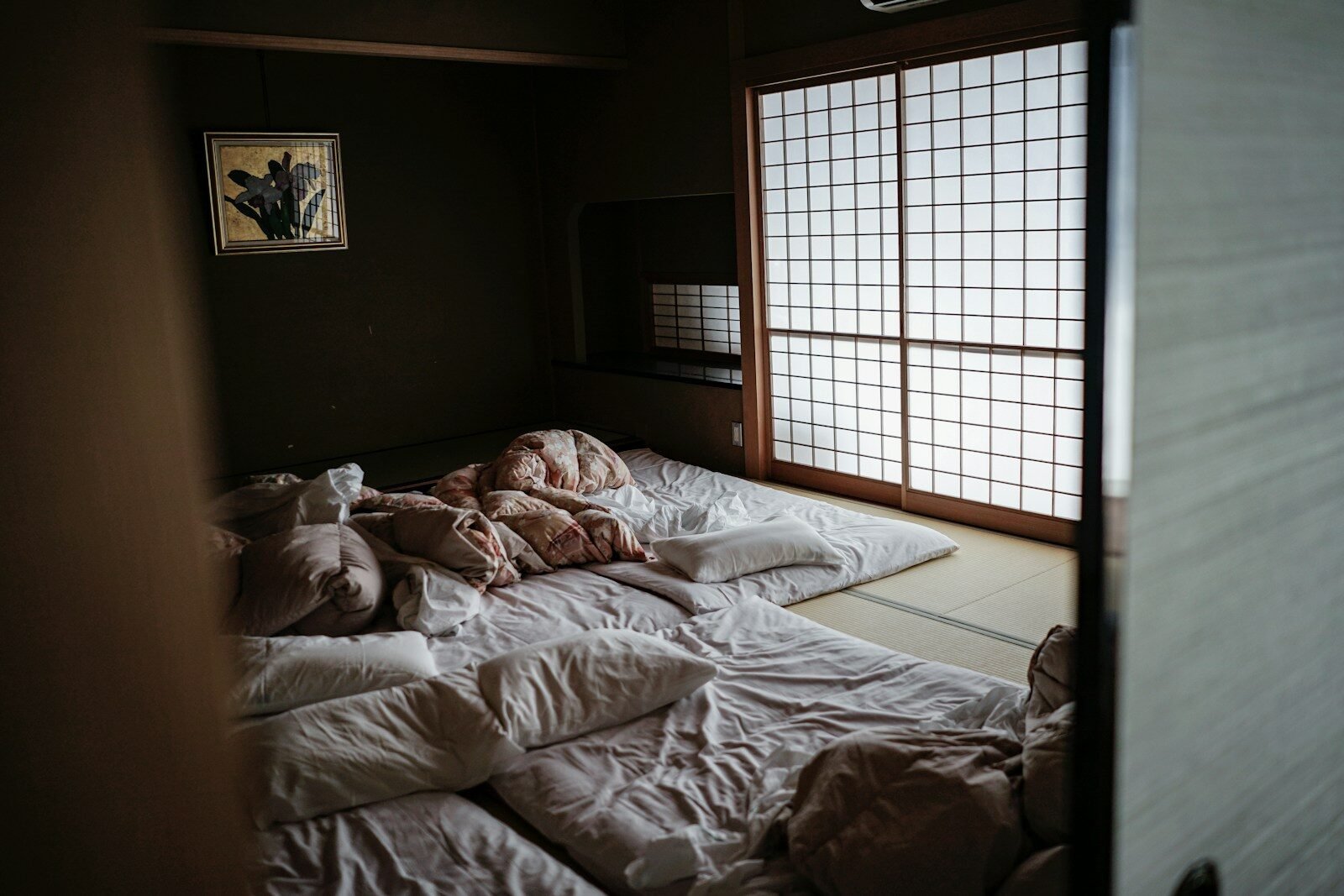 Japanese Minimalist Bedroom Ideas for Small Spaces